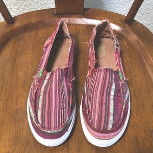 Sanuk sidewalk surfer slip on slide